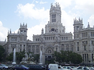 edificio de correos y cibeles